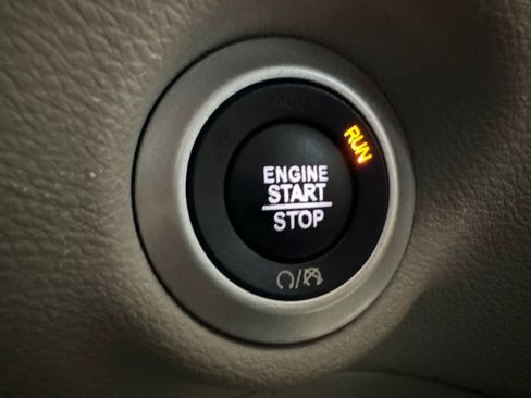 Used 2022 Chrysler Pacifica Touring-L FWD image 22