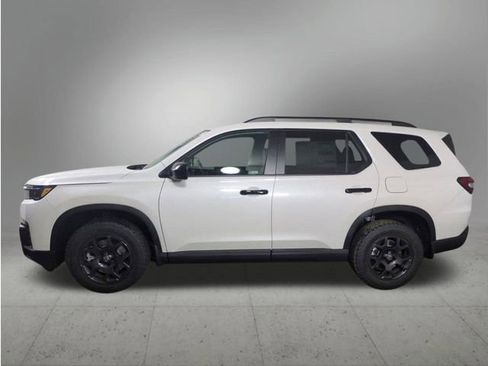 New 2026 Honda Pilot TrailSport image 2