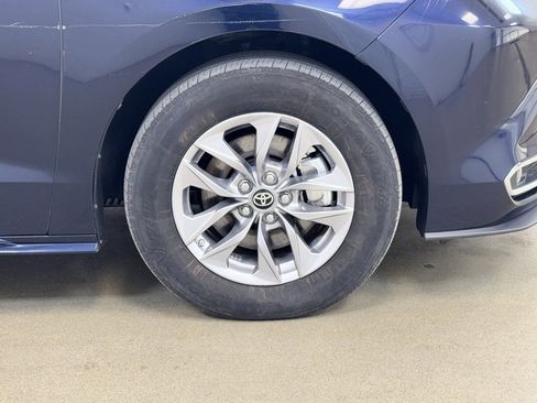 Used 2024 Toyota Sienna XLE image 4