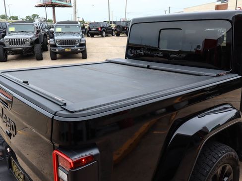 Used 2022 Jeep Gladiator Overland AWD/4WD image 13