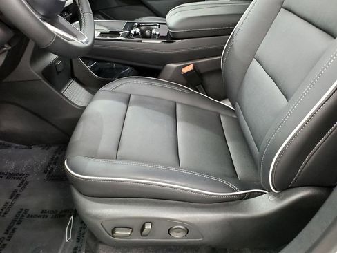 Used 2025 Buick Enclave Preferred image 13