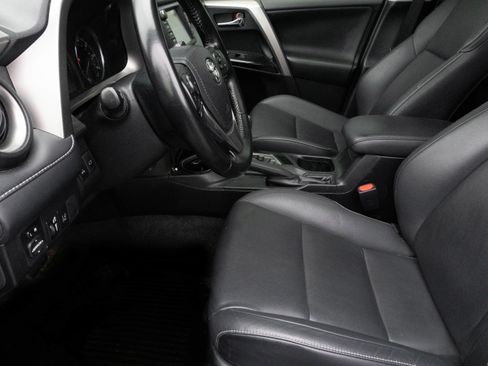 Used 2018 Toyota RAV4 Limited image 12