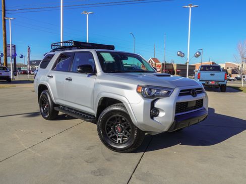 Certified 2021 Toyota 4Runner Venture image 2