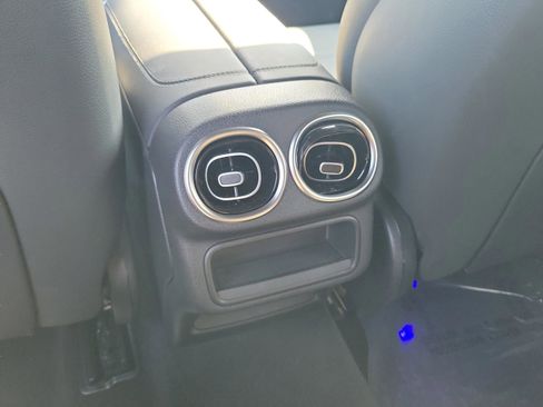 Certified 2025 Mercedes-Benz GLC 300 image 6
