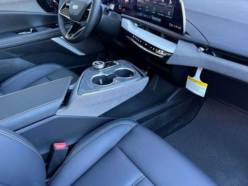 New 2026 Cadillac Optiq Luxury 1 image 16