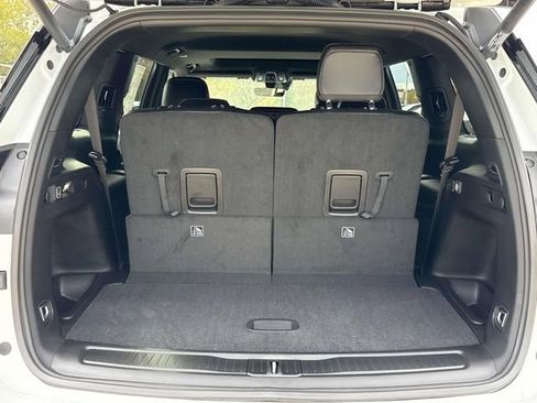 New 2025 Jeep Grand Cherokee L Altitude RWD image 8