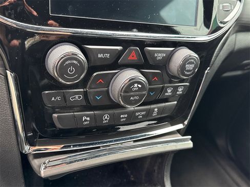 Used 2019 Jeep Grand Cherokee Altitude image 10