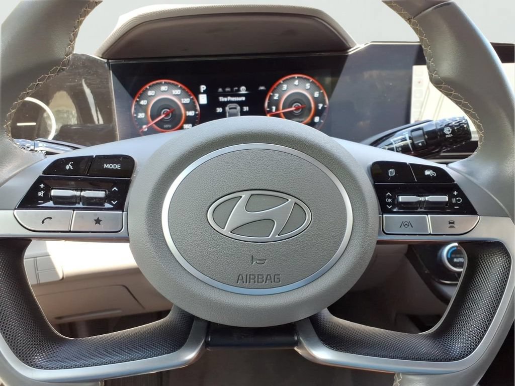 Used 2025 Hyundai Elantra SEL FWD image 11