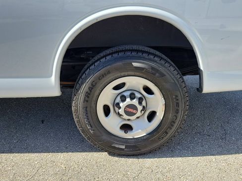 Used 2021 GMC Savana 2500 image 9