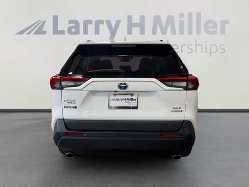 Used 2020 Toyota RAV4 XLE w/ Convenience Package AWD/4WD image 4