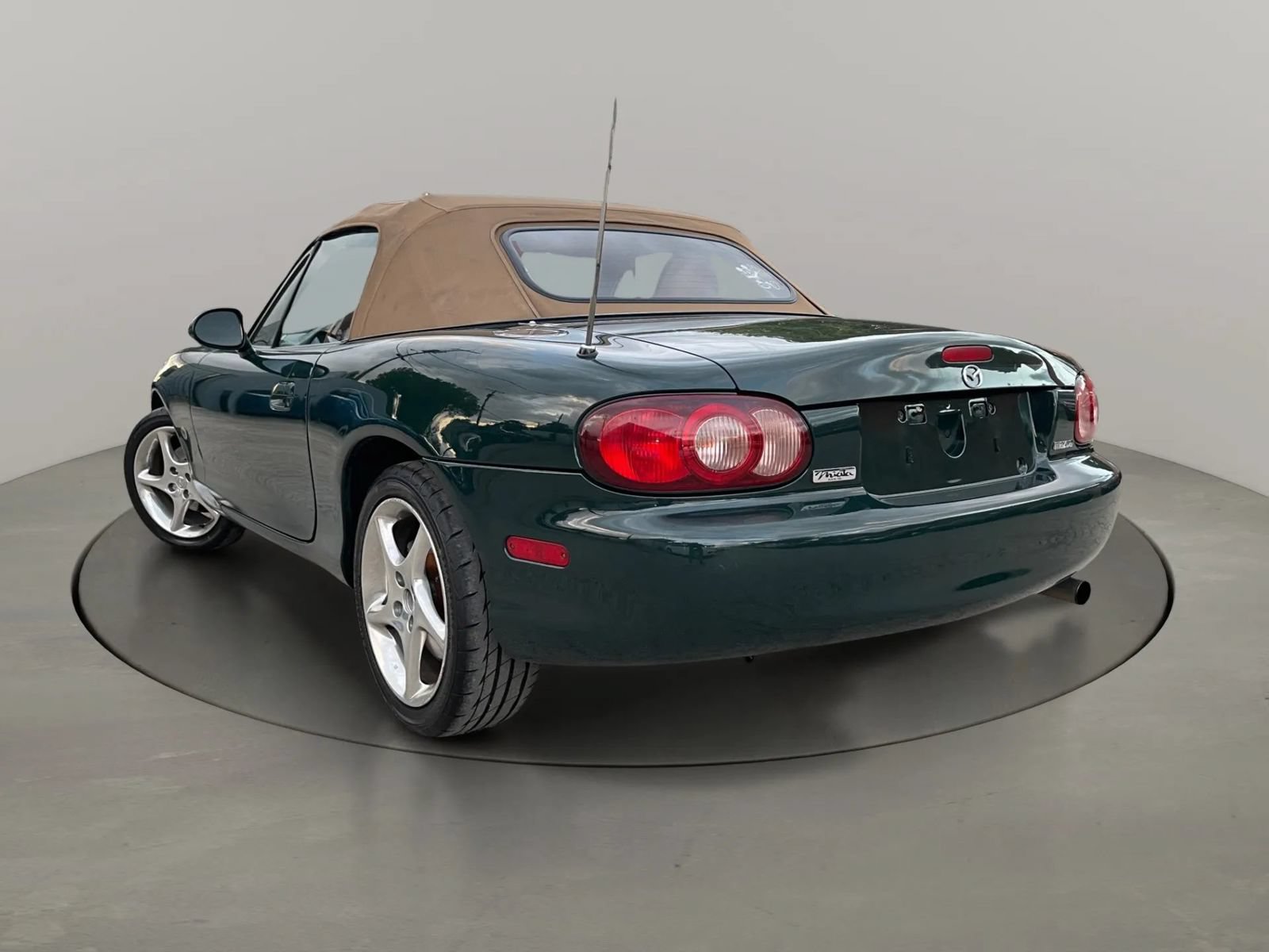 Used 2001 MAZDA MX-5 Miata RWD image 2