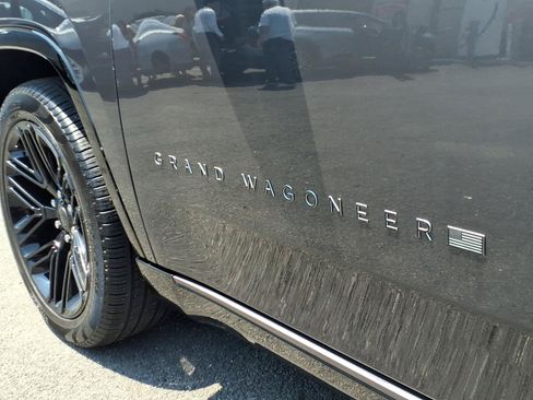 Used 2026 Jeep Grand Wagoneer Limited AWD/4WD image 9