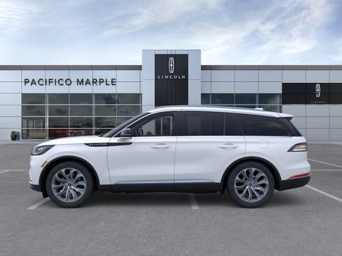 New 2026 Lincoln Aviator AWD image 3