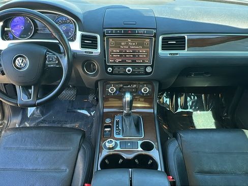 Used 2016 Volkswagen Touareg TDI AWD/4WD image 26