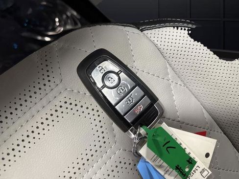 Used 2023 Ford Escape SE w/ PHEV Premium Package image 28