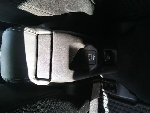 Used 2022 Jeep Renegade Latitude w/ Convenience Group image 11