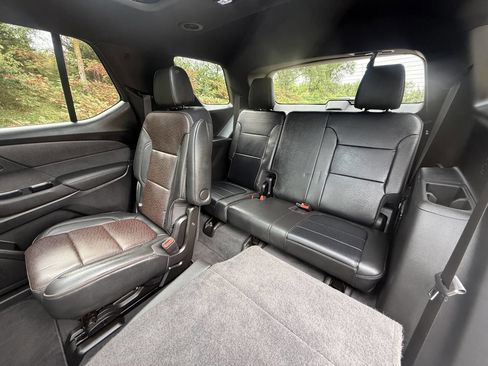 Used 2022 Chevrolet Traverse High Country image 9