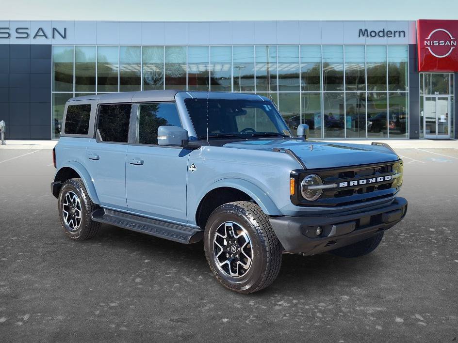 Used 2025 Ford Bronco Outer Banks AWD/4WD image 3