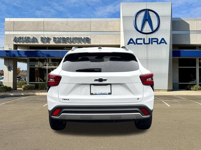 Used 2024 Chevrolet Trax LT w/ Driver Confidence Package FWD image 6