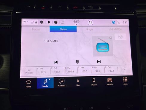 Used 2025 Jeep Grand Cherokee Limited w/ Luxury Tech Group II AWD/4WD image 29