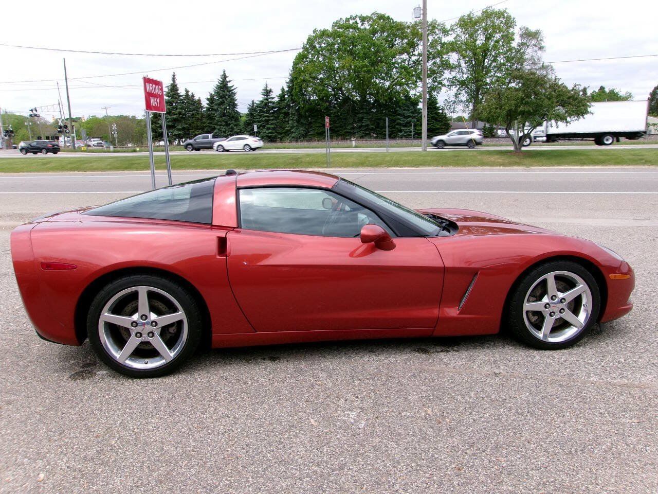 Used 2005 Chevrolet Corvette Coupe w/ Preferred Equipment Group RWD image 4