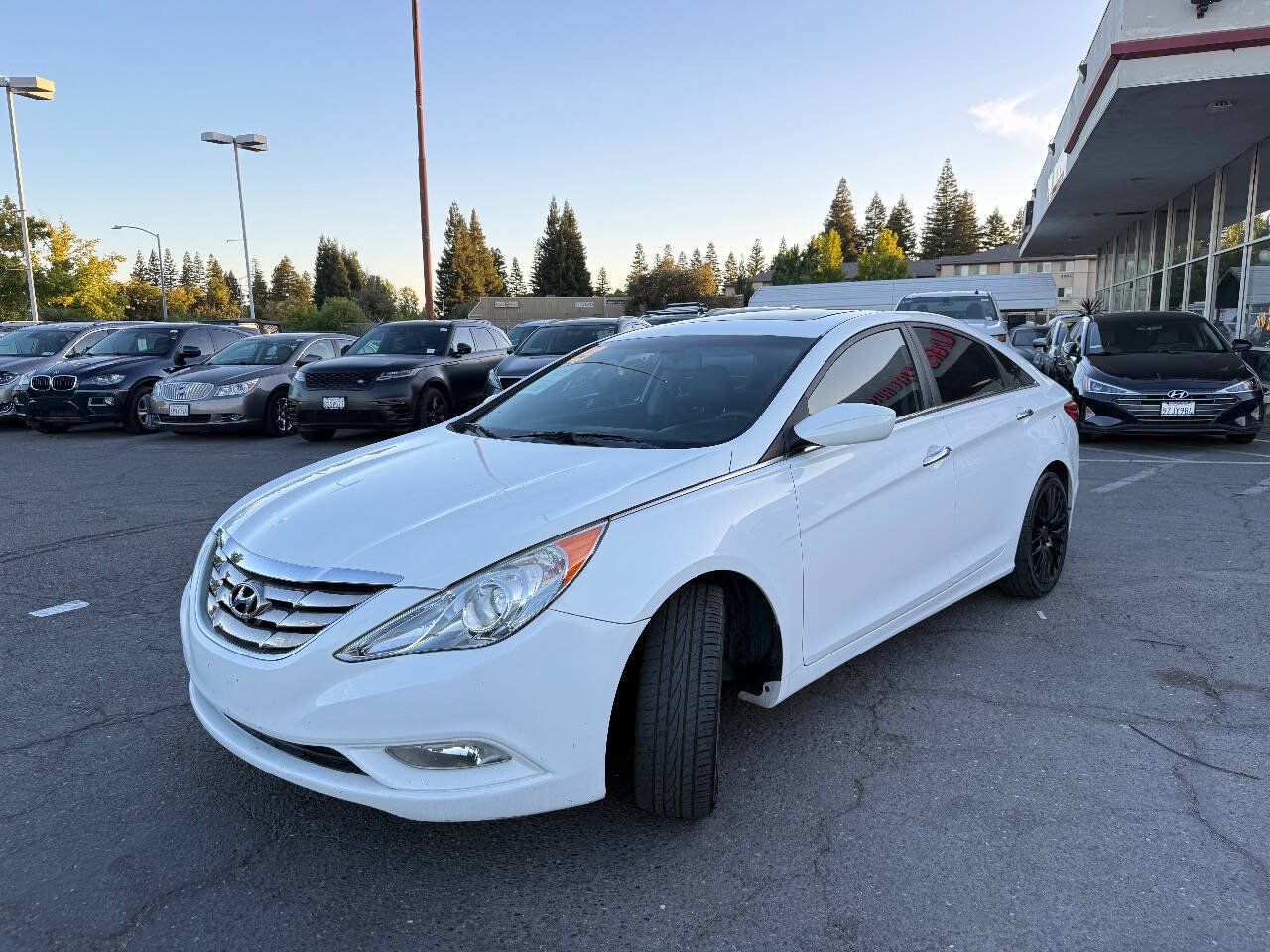 Used 2013 Hyundai Sonata SE w/ Navigation & Sunroof Pkg FWD image 3