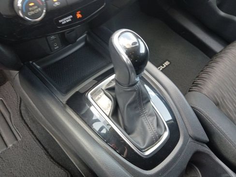Used 2017 Nissan Rogue SV FWD image 34