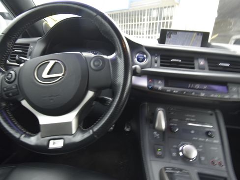 Used 2017 Lexus CT 200h w/ Navigation System Package FWD image 7