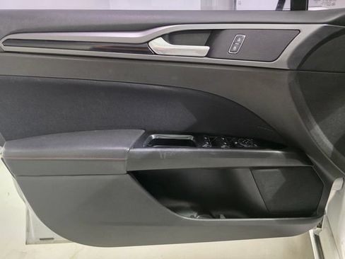 Used 2016 Ford Fusion SE FWD image 9