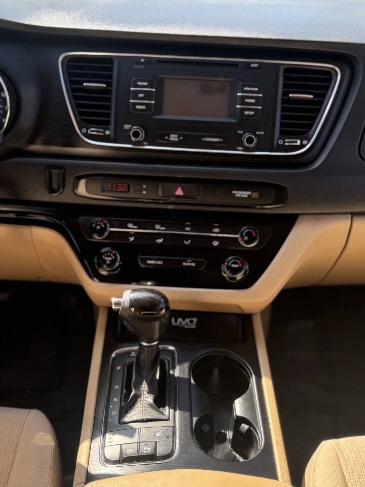 Used 2016 Kia Sedona LX w/ LX Convenience Package FWD image 12