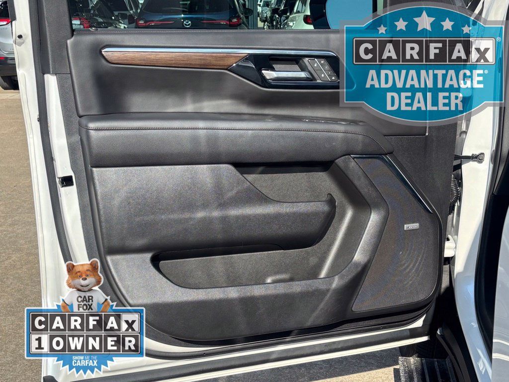 Used 2025 Chevrolet Suburban High Country AWD/4WD image 19