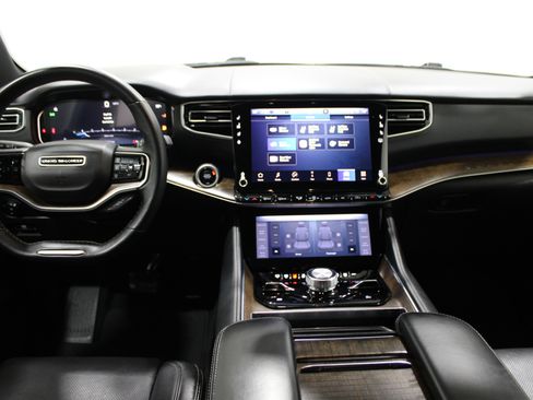 Used 2023 Jeep Grand Wagoneer 4WD image 2