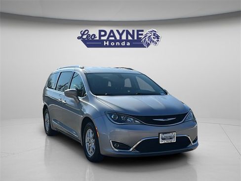Used 2020 Chrysler Pacifica Touring-L image 1