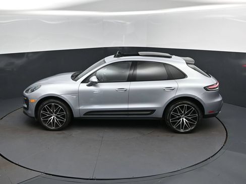 Used 2023 Porsche Macan AWD/4WD image 32
