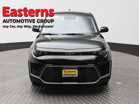 Used 2025 Kia Soul LX w/ LX Technology Package FWD image 2