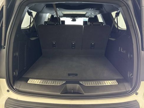 Certified 2025 Chevrolet Suburban High Country AWD/4WD image 29