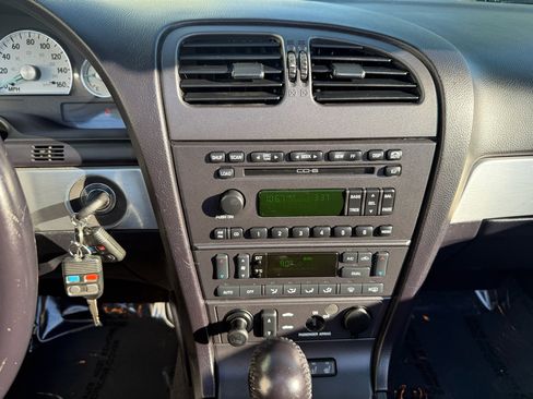 Used 2003 Ford Thunderbird image 30