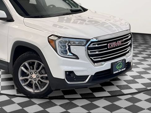 Used 2023 GMC Terrain SLT AWD/4WD image 32