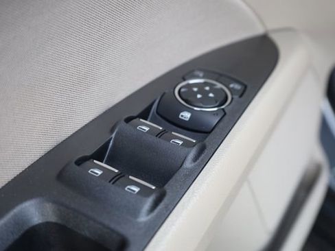 Used 2020 Ford Fusion SE image 17