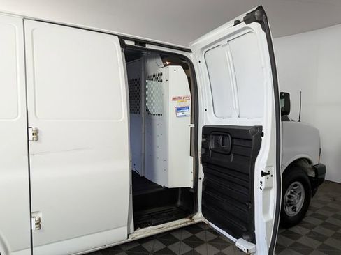 Used 2018 Chevrolet Express 2500 w/ Driver Convenience Package RWD image 28
