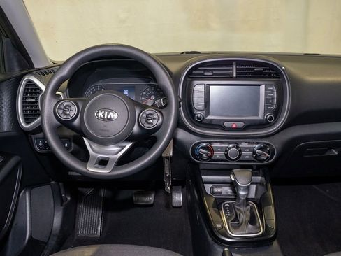 Used 2021 Kia Soul S image 2
