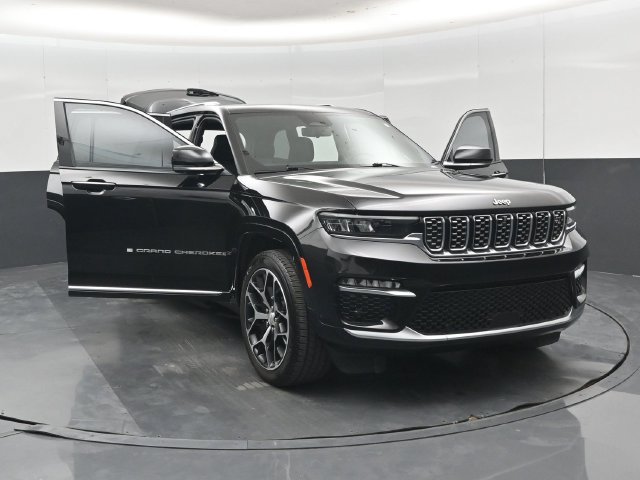 Used 2022 Jeep Grand Cherokee Summit AWD/4WD image 59
