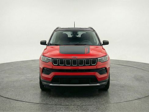 Used 2025 Jeep Compass Trailhawk AWD/4WD image 2