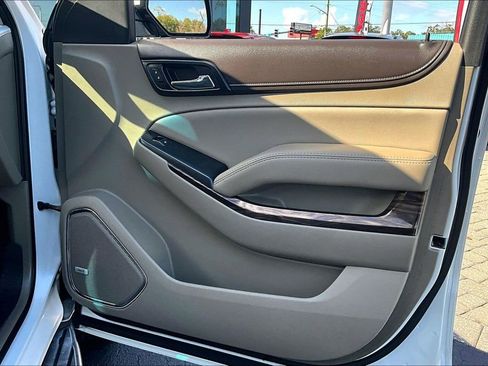 Used 2017 GMC Yukon SLT image 29