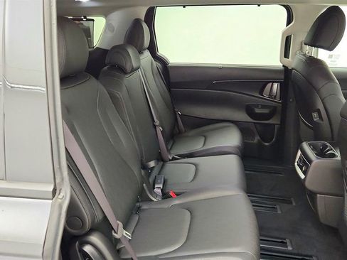 Used 2025 Kia Carnival SX w/ SX Dark Edition Package FWD image 20