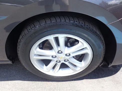 Used 2017 Chevrolet Cruze LT w/ Convenience Package FWD image 7