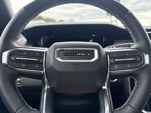 Used 2025 GMC Acadia Denali w/ Super Cruise Package FWD image 25