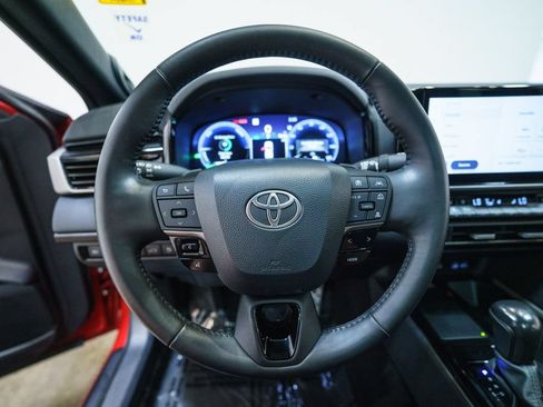 Used 2025 Toyota Camry XSE FWD image 16