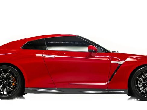 Used 2019 Nissan GT-R Premium w/ Premium Interior Package image 6