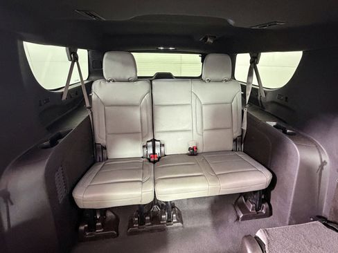 Used 2022 Chevrolet Suburban LT w/ LT Signature Package image 7